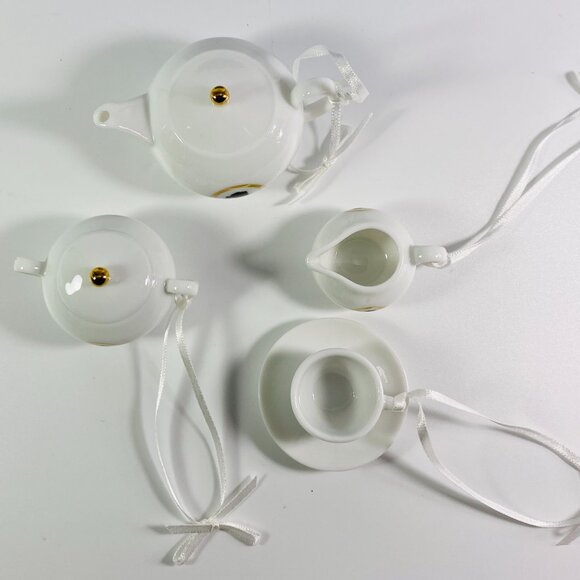 RARE !Wedgwood Cameo Tea Set in White4 decorative ornaments: Mini Set Christmas - Picture 6 of 6